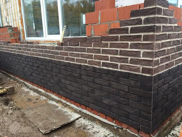 Облицова кирпичом ручной формовки